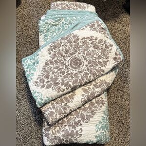 Reversible King Size Floral Quilt/Coverlet and Sham in Aqua and Gray